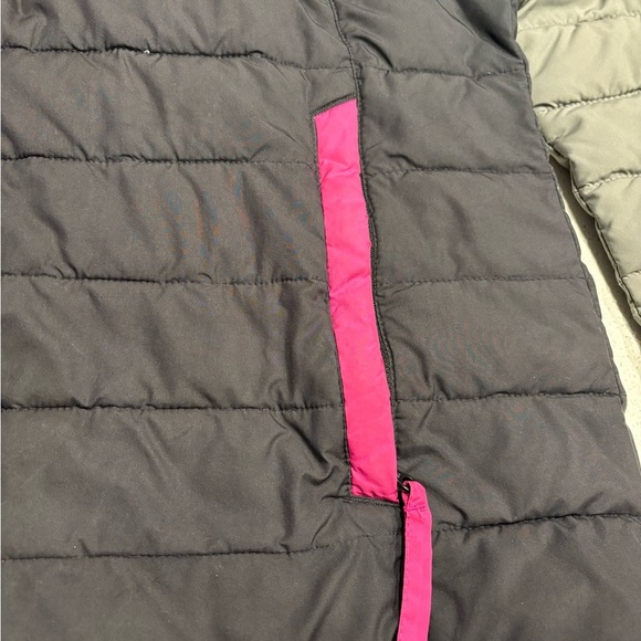 Columbia Women’s Lightweight Puffer Jacket in Gray and Pink - Picture 8 of 12